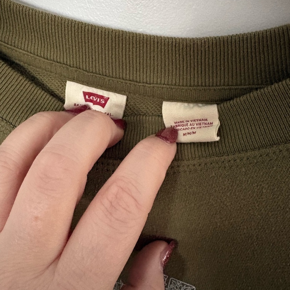 Levi's Olive Green Crew Neck with Flower Logo Size M - Picture 5 of 5